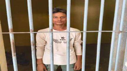 मड़ियाहू: रामनगर तिराहे से पुलिस ने वांछित अभियुक्त को किया गिरफ्तार