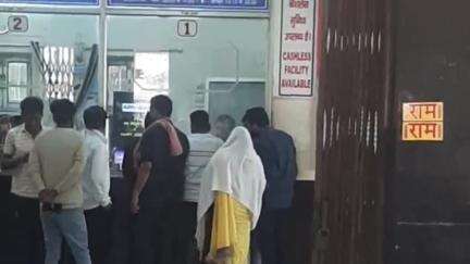 आबू रोड: आबूरोड में अजमेर से RPF की स्पेशल टीम रेलवे स्टेशन पहुंची, टिकट दलालों के खिलाफ कार्रवाई में एक दलाल को किया गिरफ्तार