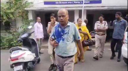 बैरसिया: नायब तहसीलदार पर महिला ने फेंकी स्याही, पुलिस ने लिया हिरासत में