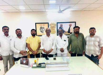 રાજુલા: રાજુલા જાફરાબાદ તાલુકાના કાઠી ક્ષત્રિય યુવાનો દ્વાર સાંસદ શ્રી ભરતભાઈ સુતરીયાની કરી મુલાકાત