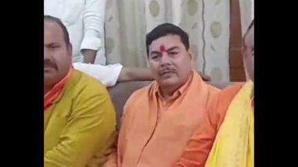 देवबंद: हिंदू महासभा के राष्ट्रीय अध्यक्ष मुन्ना शर्मा पहुंचे देवबंद, कार्यकर्ताओं ने किया जोरदार स्वागत