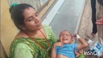 गुना नगर: भगतसिंह चौराहे पर बुखार से 3 साल के बच्चे को आए झटके, मां हुई बेहोश, सिविल सर्जन और सहायक प्रबंधक ने संभाला