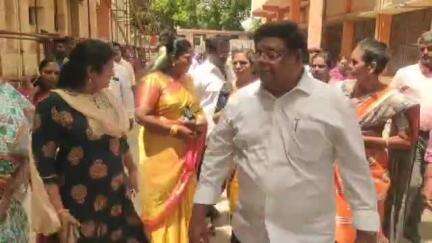 தண்டையார்பேட்டை: ராயபுரம் சிமெண்டரி சாலையில் உள்ள R.S.R.M மகப்பேறு மருத்துவமனையில் ஐட்ரீம் மூர்த்தி MLA ஆய்வு மேற்கொண்டார்