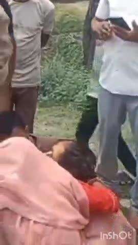 निघासन: सिंगाही बेलरायां रोड पर दो बाइकों की हुई टक्कर, हादसे में मां की हुई मौत व बेटा हुआ घायल