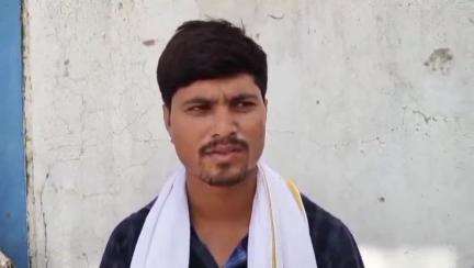 अलीराजपुर: जिले में युवक का शव पेड़ से लटका मिला, भाई सिलदार चौहान व सरपंच ने हत्या की निष्पक्ष जांच की मांग की