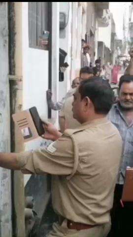 मवाना: कल्याण सिंह में एक साल पहले हुए बैनामे के मकान पर कब्जा करने पहुंचे परिवार को बनाया गया बंधक