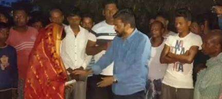 बहरागोड़ा: मौसाड़ गांव में विधायक समीर मोहंती ने प्रसन्न खामराय को दी श्रद्धांजलि, परिजनों से की भेंट