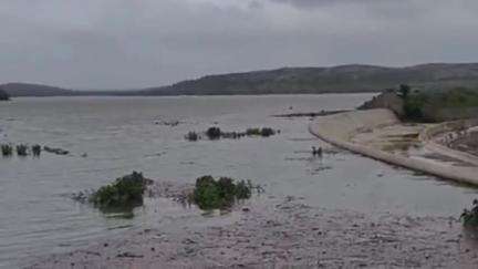 शहरात जवळील बिंदुसरा धरण पूर्ण क्षमतेने भरले; नदीकाठच्या गावांना सतर्कतेचा इशारा
