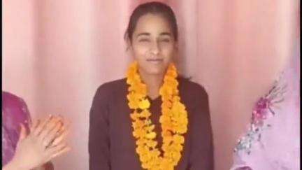 चूरू: चुरू में आठवीं पास मां की बेटी ने दसवीं में 96.67 प्रतिशत अंक प्राप्त कर किया कमाल, प्रशासनिक सेवा में जाने का लक्ष्य