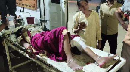 लहरपुर: मोहल्ला जोशी टोला मोड़ पर यात्री प्रतीक्षालय के निकट बाइक की टक्कर से 2 लोग गंभीर रूप से घायल, एक महिला रेफर