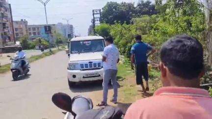 ফরিদপুর দুর্গাপুর: দুর্গাপুর স্টিল মোড় সংলগ্ন আড়া যাওয়ার রাস্তার ধারে অজ্ঞাত একজন ব্যক্তিকে পড়ে থাকতে দেখে যায়, ঘটনাস্বলে পুলিশ
