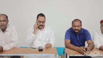 রতুয়া ২: পীরগঞ্জ এলাকায় তৃণমূল নেতৃত্বকে সাথে দিয়ে গুরুত্বপূর্ণ সভা জেলা নেতৃত্বের