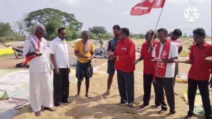 వైరా: ఖమ్మం జిల్లా వైరా మండల కేంద్రంలోని  అకాల వర్షం కారణంగా తడిసిన ధాన్యాన్ని పరిశీలించిన సిపిఐ