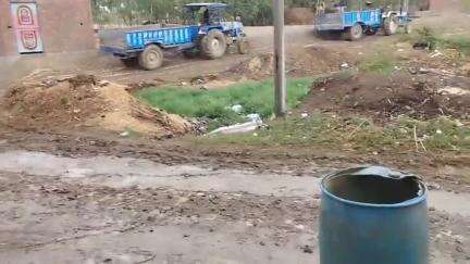 Uganpur ki sadkon ki halat bahut jyada kharab hai sadkon per Gura padha  Hai #pardhan #