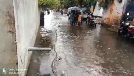 కనిగిరి: పట్టణంలో వర్ష ప్రభావిత ప్రాంతాల్లో పర్యటించిన కనిగిరి మున్సిపల్ చైర్మన్ అబ్దుల్ గఫార్