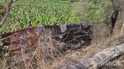 खकनार: शाहपुर के मोहना नदी के पास नेशनल हाईवे पर तेज रफ्तार ट्रकों की टक्कर, हादसा