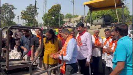 આણંદ શહેર: આજરોજ  સારસા-ઓડ-ઉમરેઠ રોડના નવનિર્માણનું ખાતમુહૂર્ત માનનીય સાંસદ શ્રી મિતેષભાઈ પટેલના વરદ હસ્તે સંપન્ન થયું.