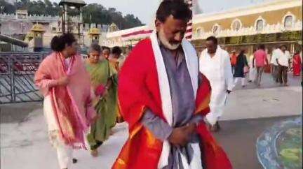 తిరుమల శ్రీవారి సేవలో సినీ నిర్మాత కొర్రపాటి సాయి