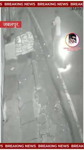 जबलपुर में अब नमक चोरी दुकान के बाहर रखी बोरियां 125KG नमक, एक्टिवा सवार ले गया; CCTV वीडियो आया सामने  #Jabalpur #crime