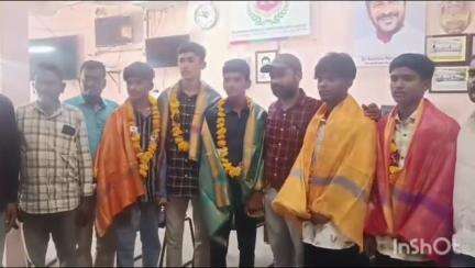 బాల్కొండ: తెలంగాణ మైనార్టీ రెసిడెన్షియల్ బాలుర పాఠశాలలోపదవ తరగతి పరీక్ష ల్లో 500 పై గా మార్కులు సాధించిన విద్యార్థులకు సన్మానం