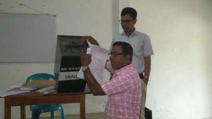 মানকাচৰ: দ্বিতীয় পৰ্যায়ৰ নিৰ্বাচনৰ বাবে হাটশিঙিমাৰীত প্ৰিজাইডিং, প’লিং বিষয়া গোটৰ প্ৰশিক্ষণ