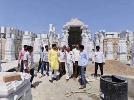 વઢવાણ: વઢવાણ તાલુકાના વસ્તડી ગામે નવનિર્મિત ભવ્ય ભવાની ધામની મુલાકાત લેતા નાયબ મુખ્ય દંડક જગદીશભાઈ મકવાણા