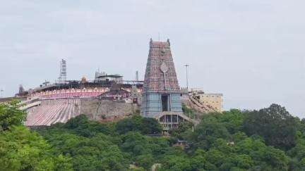 திருத்தணி: சித்திரை பிரமோற்சவ விழா - வெள்ளி சூரிய பிரபை வாகனத்தில் திருத்தணி முருகப்பெருமான் வீதியுலா