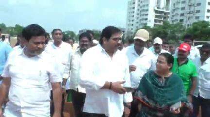 ఒంగోలు నుంచి అధిక సంఖ్యలో అమరావతి పునర్నిర్మాణ సభకు బస్సులలో బయలుదేరి వెళ్లిన నాయకులు, ప్రజలు