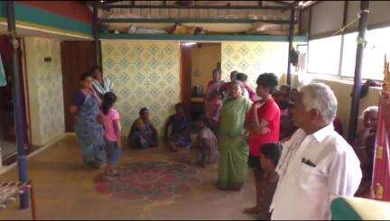 மணப்பாறை: மணப்பாறை அருகே இரட்டியபட்டியில் வீட்டின் பூட்டை உடைத்து 5 லட்சம் பணம், 7 சவரன் நகை கொள்ளை