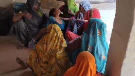 बबेरू: बेर्राव गांव में एक महिला ने फांसी लगाकर आत्महत्या की, परिवार में मचा कोहराम, पुलिस ने शव का कराया पोस्टमार्टम