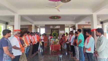 జనగాం: జిల్లా కేంద్రంలో విశ్వహిందూ పరిషత్ ఆధ్వర్యంలో ఘనంగా జగద్గురులైన ఆదిశంకరాచార్యులు,రామానుజరచార్యుల జయంతి వేడుకలు
