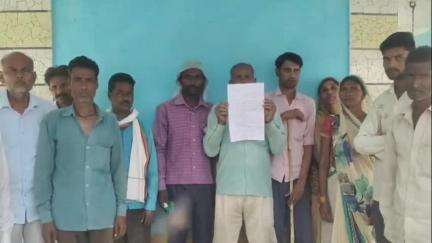 पुवायां: लेखपाल और ग्राम प्रधान की एसडीएम से की गई शिकायत पात्रों को नहीं मिले पट्टे, कल्लुआ के आमडार गांव का मामला #jansamasya