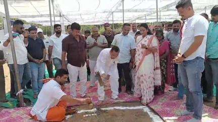 સંખેડા: અર્જુનનાથ મહાદેવ મંદિરની સરક્ષણ દિવાલનું ખાતમુહૂર્ત ધારાસભ્ય અને જિલ્લા પંચાયતના પ્રમુખના હસ્તે કરવામાં આવ્યું