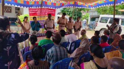 কল্যাণী: গয়েশপুর পুলিশ ফাঁড়ির মানবিক উদ্যোগ; 92 জন দুঃস্থকে চশমা প্রদান, উপস্থিত IC সহ অন্যান্যরা
