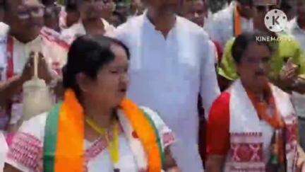 নগাঁও: দেওধৰ গাঁও পঞ্চায়তত ১৮ নং পাখিমৰীয়া জামুগুৰি জিলা পৰিষদৰ প্ৰাৰ্থীৰ হৈ নিৰ্বাচনী পদযাত্ৰাত উপস্থিত বিধায়ক