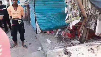 দিনহাটা ১: রাতের অন্ধকারে ক্ষতিগ্রস্ত হল একটি দোকান দিনহাটার শহীদ কর্ণার এলাকায়