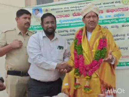 ಔರಾದ್: ಪಟ್ಟಣದಲ್ಲಿ ಶಾಸಕ ಪ್ರಭು ಚೌಹಾಣ್ ಅವರಿಂದ ಜಾನುವಾರುಗಳ ಕಾಲುಬಾಯಿ ಲಸಿಕಾ ಅಭಿಯಾನಕ್ಕೆ ಚಾಲನೆ