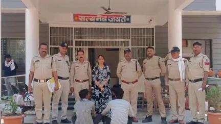 पटेरा: पटेरा थाना पुलिस ने 6 साल से फरार चल रहे 2 स्थायी वारंटी को पकड़ा, न्यायालय में पेश किया