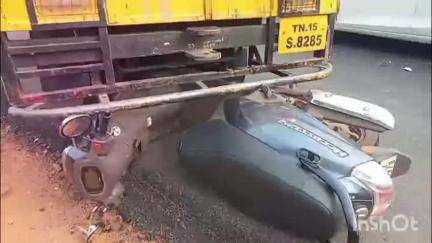 പട്ടാമ്പി: വാടനാംകുറുശ്ശിയിൽ ബസും പിക്കപ്പും സ്കൂട്ടറും കൂട്ടിയിടിച്ച് അപകടം, രണ്ടു പേർക്ക് പരിക്ക്