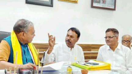 कांके: कांग्रेस भवन में वैश्य मोर्चा का प्रतिनिधिमंडल प्रदेश अध्यक्ष से मिला, रखी अपनी मांग
