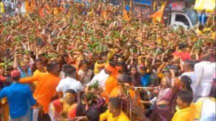 नाथनगर: भतोड़िया पुरबटोला स्थित हनुमान मंदिर से 9 दिवसीय श्री विष्णु महायज्ञ के लिए भव्य कलश शोभायात्रा निकाली गई