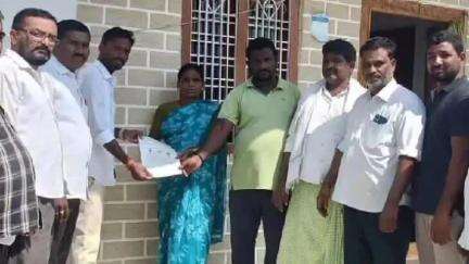 ఆందోల్: చౌటకుర్ లో సీఎ ఆర్ఎఫ్ చెక్కులు పంపిణీ