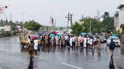 பாளையங்கோட்டை: கேடிசி நகர் பகுதியில் துணை முதலமைச்சர் குழு உற்சாக வரவேற்பு அளித்த திமுகவினர்