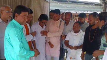 গাজোল: ময়না বাস স্ট্যান্ড ১২ নং জাতীয় সড়ক এলাকায় বিধায়কের উন্নয়ন অর্থ তহবিল থেকে ১০লক্ষ টাকা ব্যয়ে সচালয় শিলান্যাস হয়