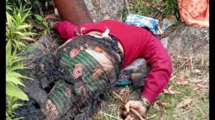कपकोट: गोगिना गांव की 63 वर्षीय वृद्ध महिला की करंट की चपेट में आने से हुई मौत, तेज हवा से तार में गिरा पेड़, पुलिस मौके पर