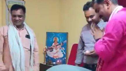 बनखेड़ी: गोविंदनगर में विश्व श्रमिक दिवस पर न्यास के प्रबंधक ने श्रमिकों को सम्मानित किया