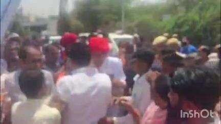 सिरोही: पूर्व मुख्यमंत्री वसुंधरा राजे सिरोही पहुंचीं, भाजपा कार्यकर्ताओं ने किया स्वागत, सिरोही की तलवार की भेंट