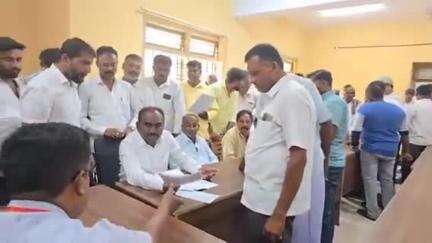 ಮಾಗಡಿ: ತಾಲ್ಲೂಕು ಕಚೇರಿಯಲ್ಲಿ ಸಾರ್ವಜನಿಕರ ಅಹವಾಲು ಸ್ವೀಕರಿಸಿದ ಮಾಜಿ ಶಾಸಕ ಎ.ಮಂಜುನಾಥ್
