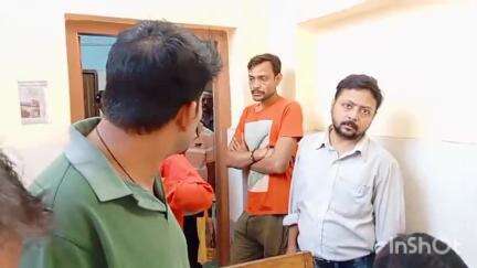 বর্ধমান ১: শহর বর্ধমানের বড় নীলপুর উত্তরপাড়া এলাকায় নিজের দোকানের মধ্যেই গলায় ফাঁস লাগিয়ে আত্মঘাতী এক ব্যক্তি