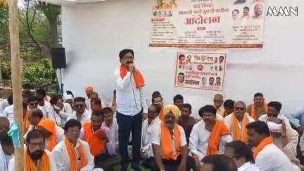 वर्धा: शेतकरी कर्जमुक्तीच्या मागणीकरिता शिवसेना उद्धव बाळासाहेब ठाकरे गटाच्या वतीने महात्मा गांधी पुतळ्या जवळ धरणे आंदोलन